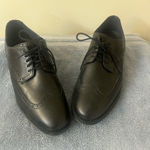 Black Cole Haan dress shoes wide width